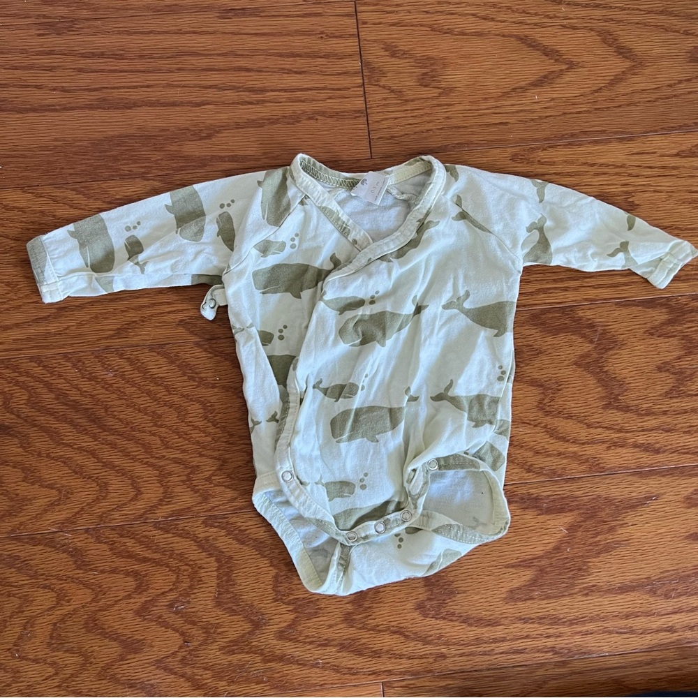 Kate Quinn button closure baby one piece whale 0-3 months mo m outfit unisex
